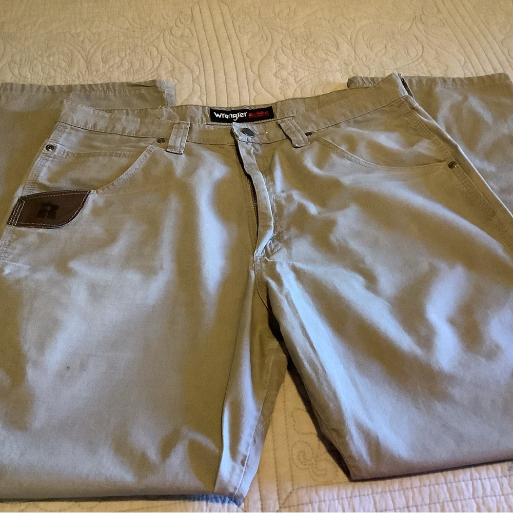 Wrangler Two-Tone Waistband Khaki Pants